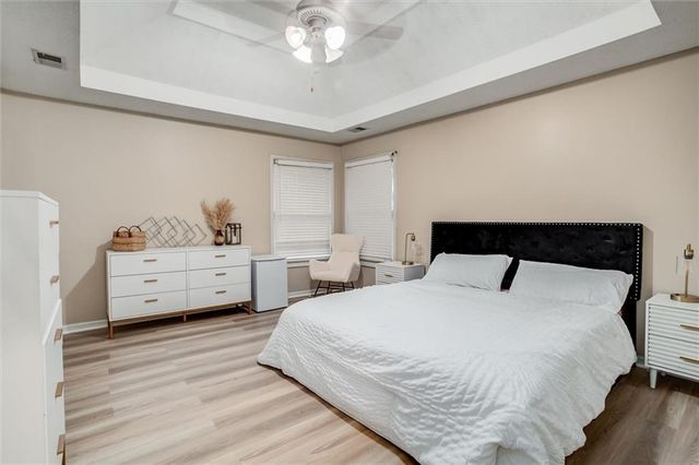 9435 N Flora Avenue, Kansas City, MO 64155