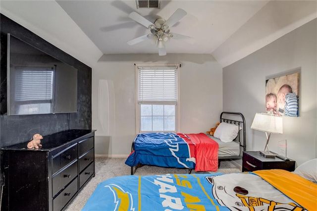 9435 N Flora Avenue, Kansas City, MO 64155