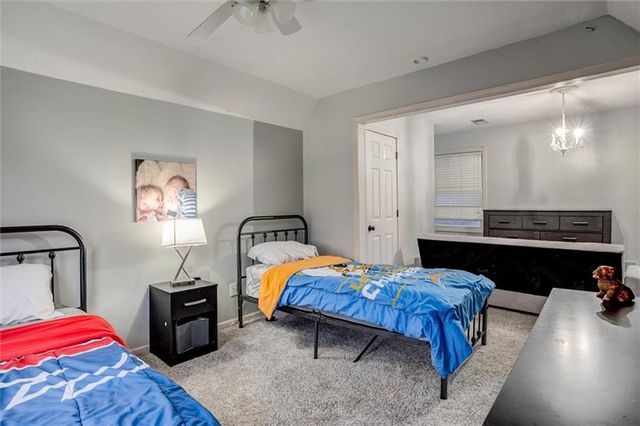 9435 N Flora Avenue, Kansas City, MO 64155