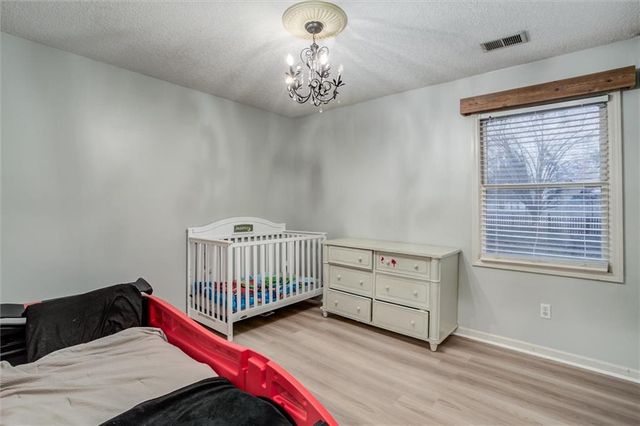 9435 N Flora Avenue, Kansas City, MO 64155