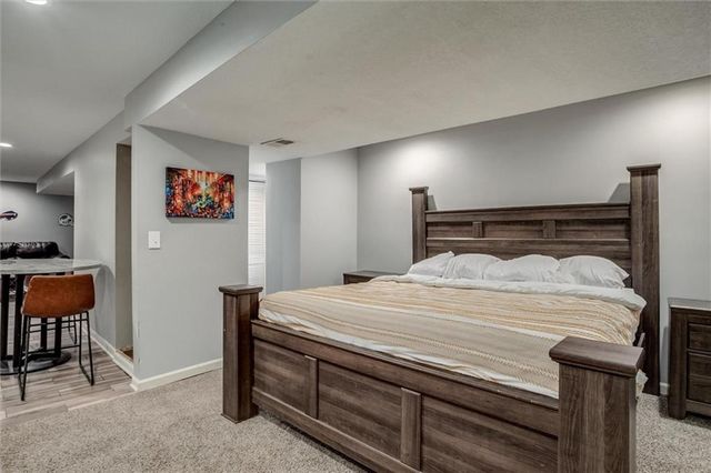 9435 N Flora Avenue, Kansas City, MO 64155