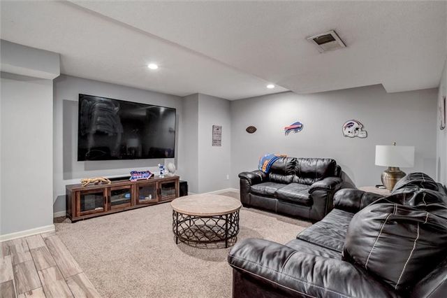 9435 N Flora Avenue, Kansas City, MO 64155