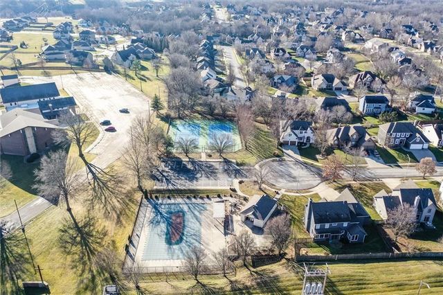 9435 N Flora Avenue, Kansas City, MO 64155