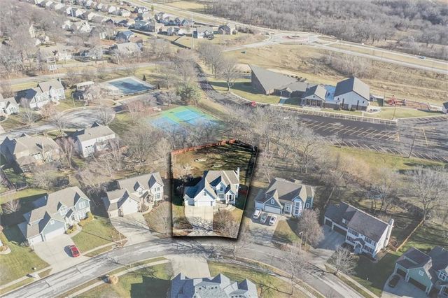 9435 N Flora Avenue, Kansas City, MO 64155