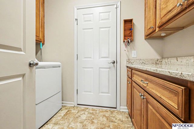 2212 Alexandra Road, Papillion, NE 68133