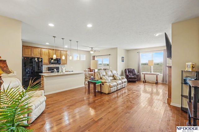 2212 Alexandra Road, Papillion, NE 68133