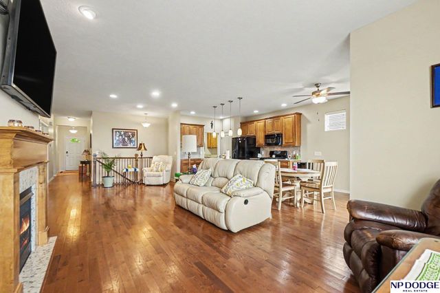 2212 Alexandra Road, Papillion, NE 68133
