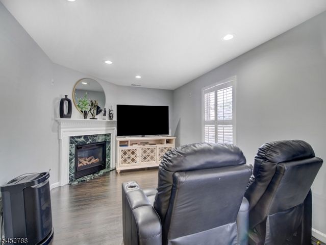 402 N 16Th St, Kenilworth Boro, NJ 07033