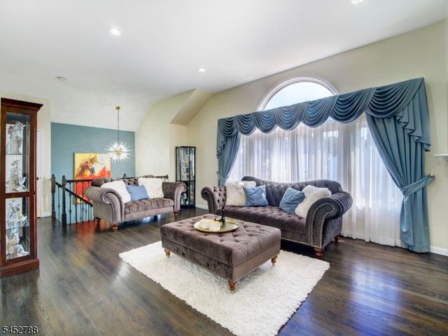 402 N 16Th St, Kenilworth Boro, NJ 07033