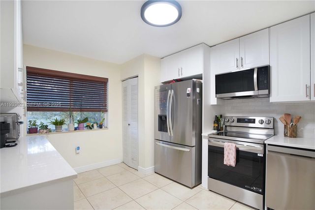 6245 SW 47th Mnr 204, Davie, FL 33314