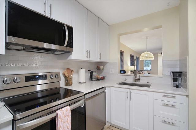 6245 SW 47th Mnr 204, Davie, FL 33314