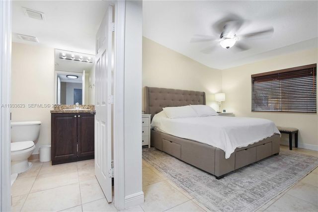 6245 SW 47th Mnr 204, Davie, FL 33314