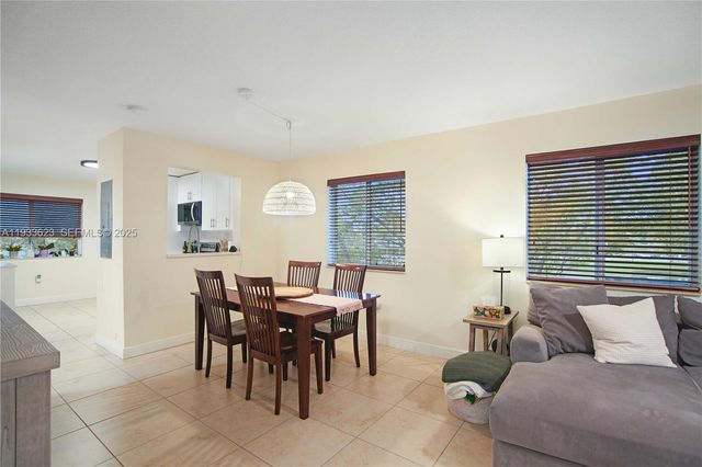 6245 SW 47th Mnr 204, Davie, FL 33314