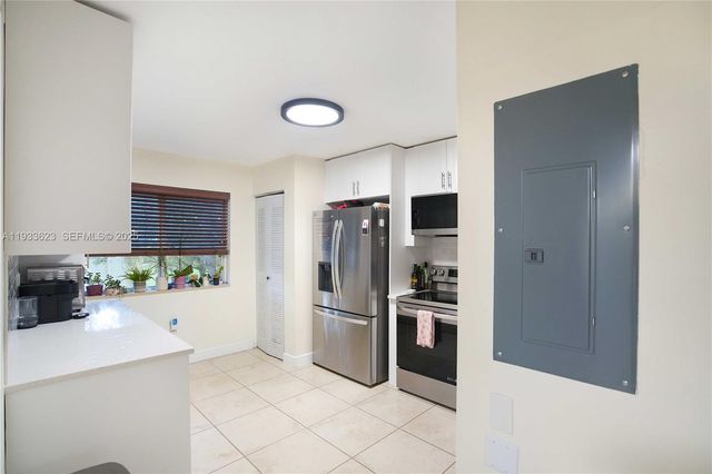 6245 SW 47th Mnr 204, Davie, FL 33314