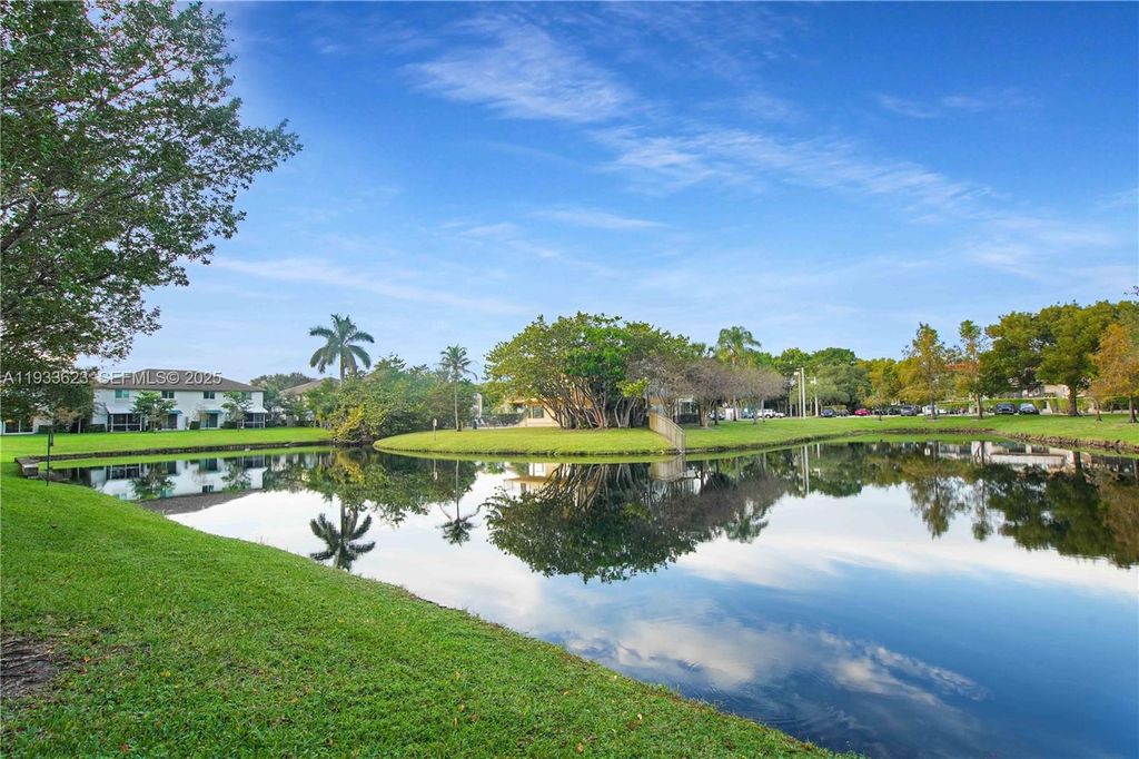 6245 SW 47th Mnr 204, Davie, FL 33314