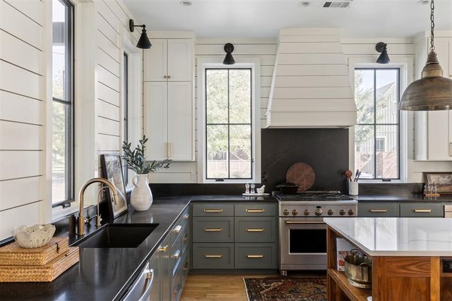 1800 Runway Boulevard, Oklahoma City, OK 73108