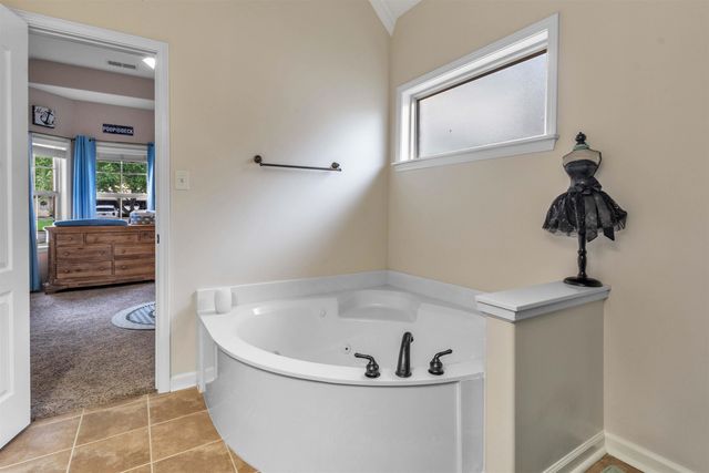310 WHISPERING MEADOWS DR, Oakland, TN 38060