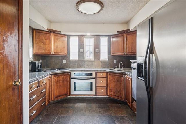 7044 N Askew Avenue, Gladstone, MO 64119