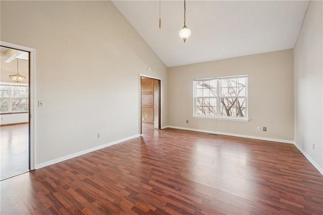 7044 N Askew Avenue, Gladstone, MO 64119