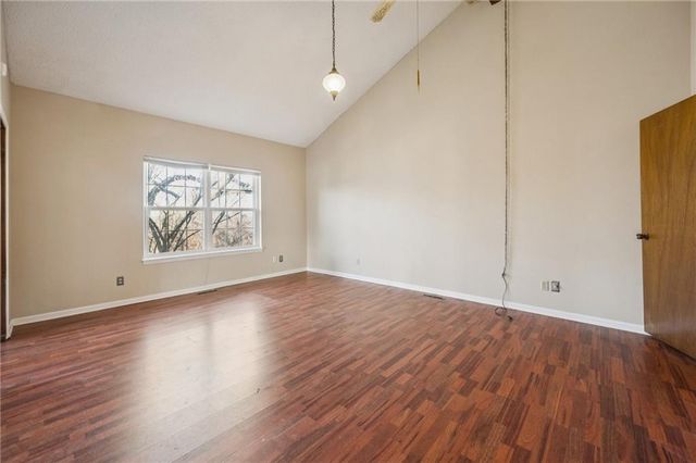 7044 N Askew Avenue, Gladstone, MO 64119