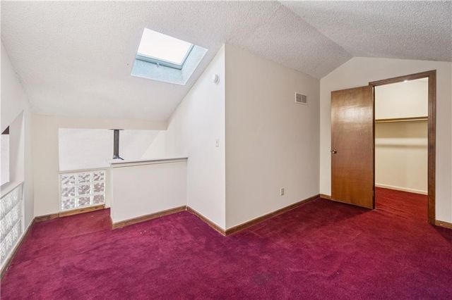 7044 N Askew Avenue, Gladstone, MO 64119