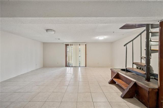 7044 N Askew Avenue, Gladstone, MO 64119