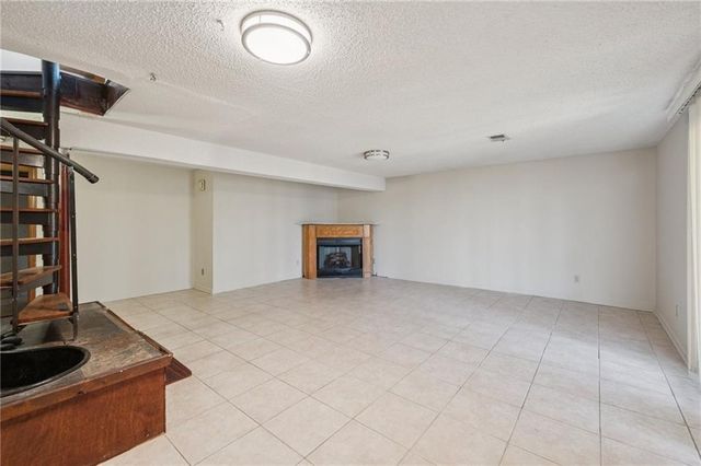 7044 N Askew Avenue, Gladstone, MO 64119