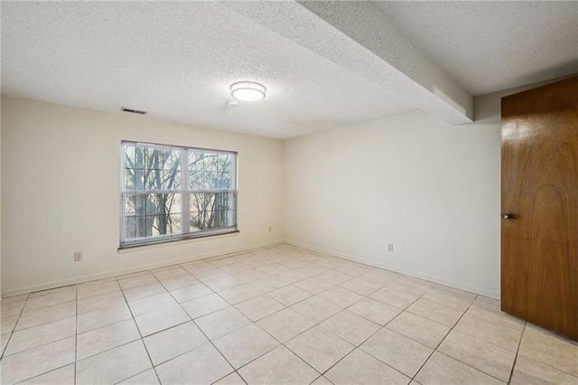 7044 N Askew Avenue, Gladstone, MO 64119