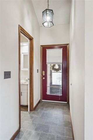 7044 N Askew Avenue, Gladstone, MO 64119