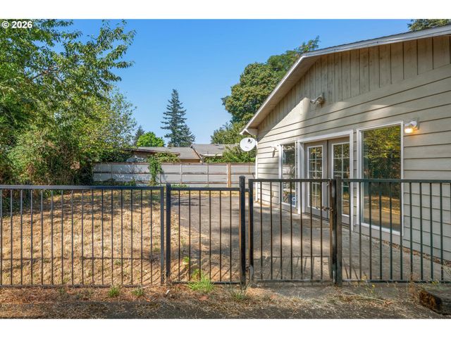 1749 Se 176TH Ave, Portland, OR 97233