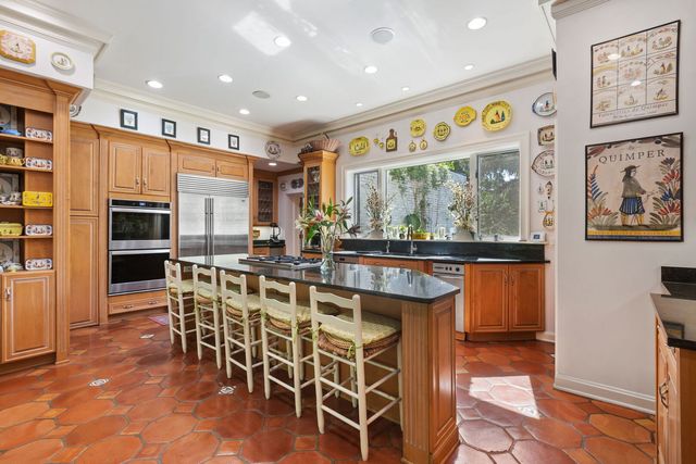 283 W Laurel Avenue, Lake Forest, IL 60045