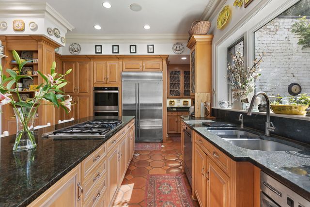 283 W Laurel Avenue, Lake Forest, IL 60045
