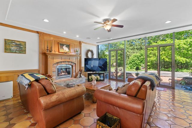 283 W Laurel Avenue, Lake Forest, IL 60045