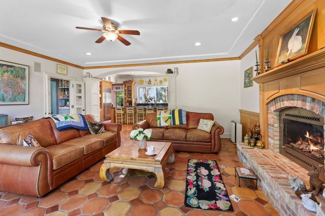 283 W Laurel Avenue, Lake Forest, IL 60045