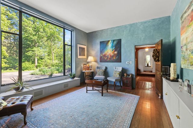 283 W Laurel Avenue, Lake Forest, IL 60045