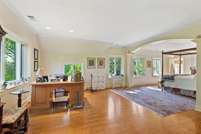 283 W Laurel Avenue, Lake Forest, IL 60045