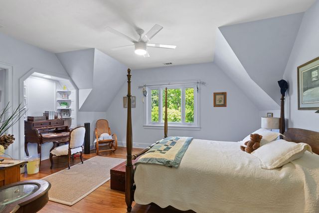 283 W Laurel Avenue, Lake Forest, IL 60045
