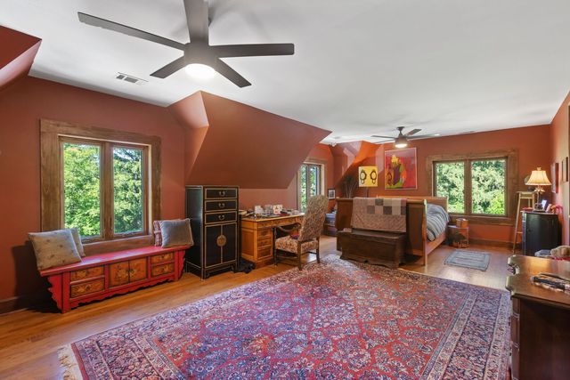 283 W Laurel Avenue, Lake Forest, IL 60045