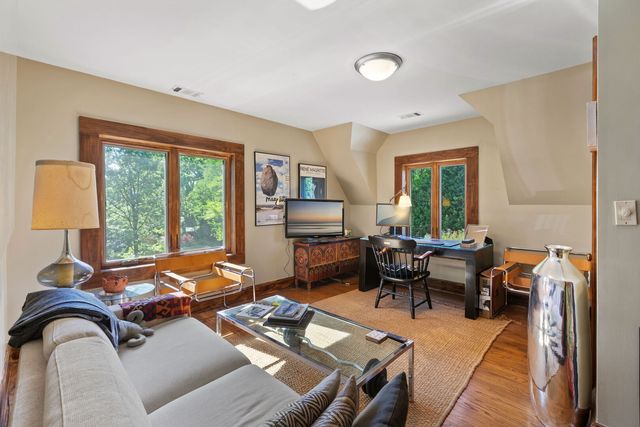 283 W Laurel Avenue, Lake Forest, IL 60045