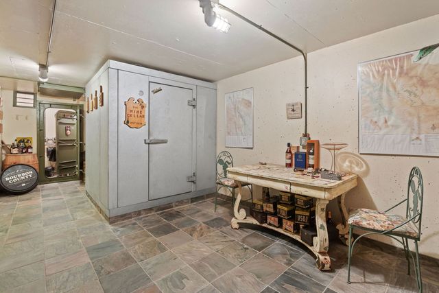 283 W Laurel Avenue, Lake Forest, IL 60045