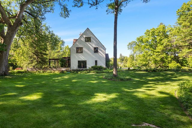 283 W Laurel Avenue, Lake Forest, IL 60045