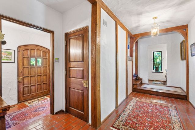 283 W Laurel Avenue, Lake Forest, IL 60045