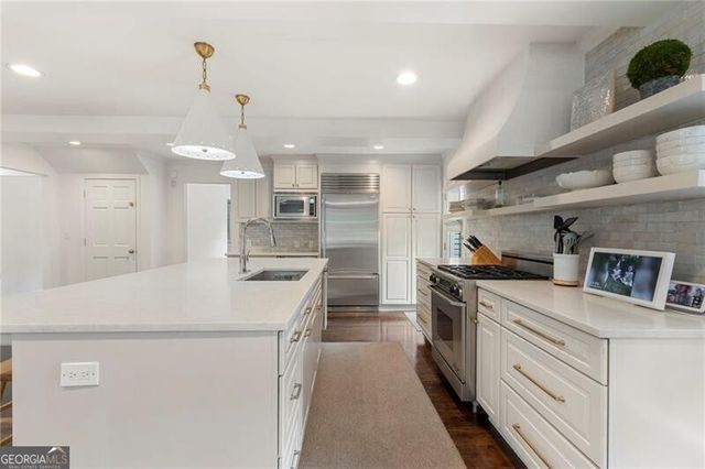 3092 Rhodenhaven Drive NW, Atlanta, GA 30327