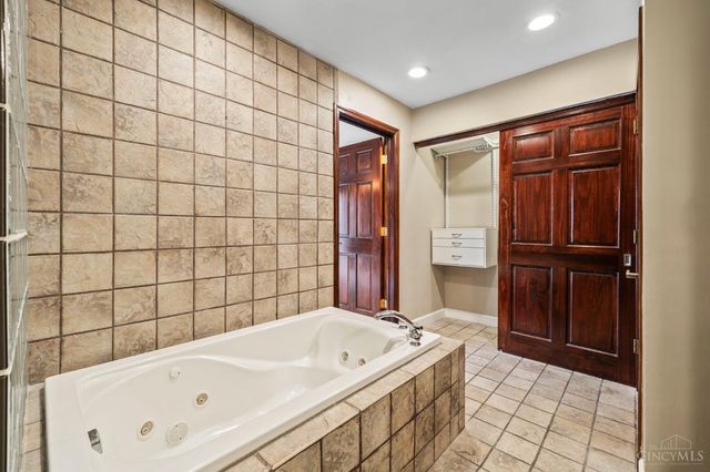 5901 Countryhills Drive, Green Twp, OH 45233