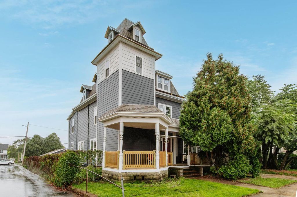 131 Wisconsin AVENUE, Waukesha, WI 53186