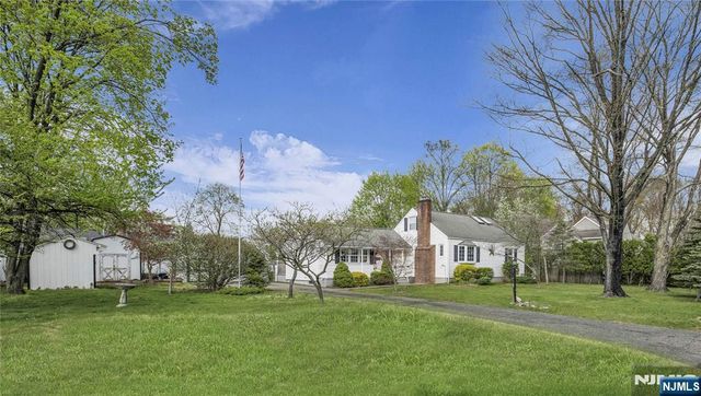 11 Meyer Place, Pequannock Township, NJ 07444