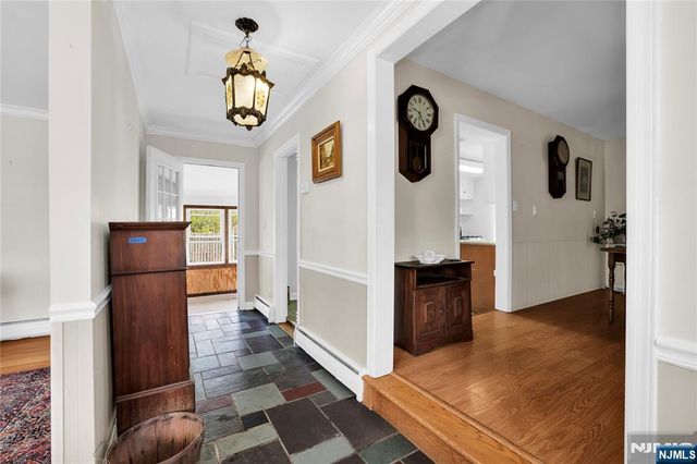 11 Meyer Place, Pequannock Township, NJ 07444