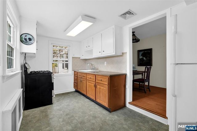 11 Meyer Place, Pequannock Township, NJ 07444