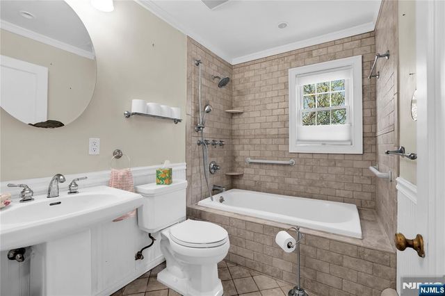 11 Meyer Place, Pequannock Township, NJ 07444