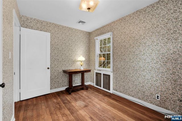 11 Meyer Place, Pequannock Township, NJ 07444